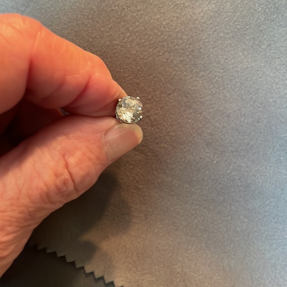 Sterling silver pierced earrings - Picture 3 of 3